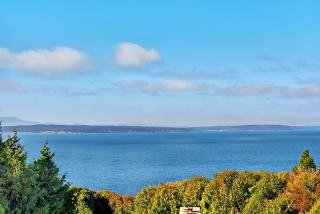 1856 Blue Ridge Dr, Seattle, WA 98177-5424