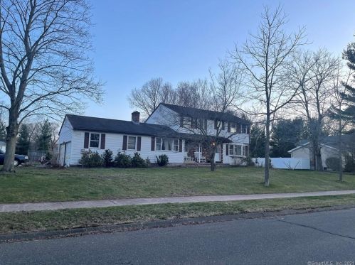 11 Dawn Dr, Wapping, CT 06074-4208