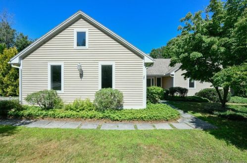 87 Westledge Dr, Torrington, CT 06790-4476