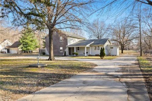 3823 Overton Ave, Kansas City, MO 64161-9567