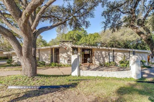 4116 Hildring Dr, Fort Worth, TX 76109-4714