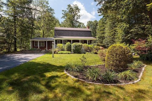 104 Old Auburn Rd, Derry, NH 03038-5415
