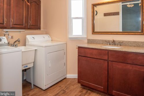 115 Dovefield Dr, Lancaster PA  17603-4687 exterior