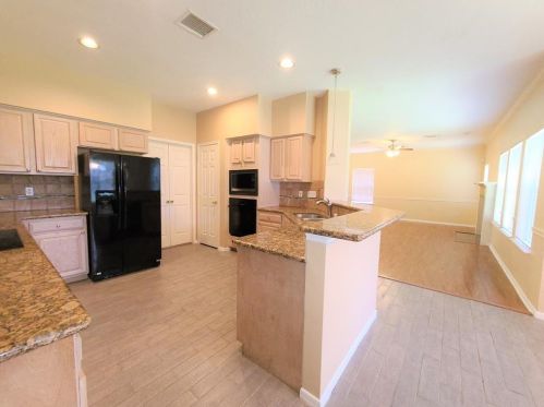 205 Susan Ln, Conroe TX  77385-9073 exterior