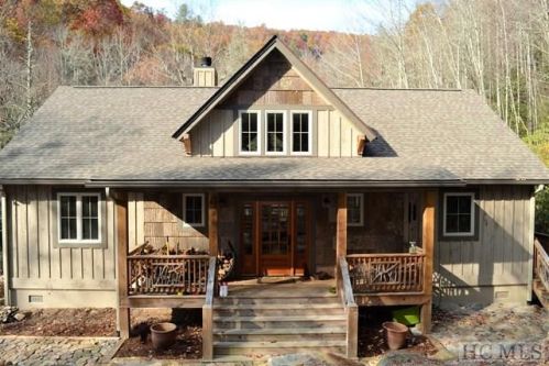 304 Hickory Dr, Sapphire, NC 28774-7629
