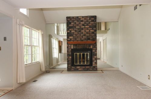 941 Clark Dr, Gurnee, IL 60031-3169
