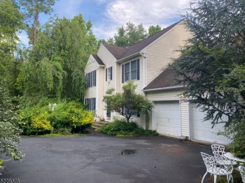 16 Alpine Dr, Columbia, NJ 07832-2606