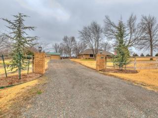 1925 Ashley Dr, Edmond, OK 73025-1554