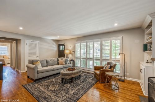 1119 Park Ln, Western Springs, IL 60558-2117