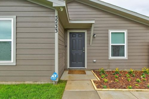 5233 Velma Dr, Fort Worth, TX 76105-4542