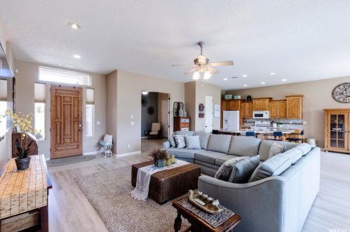 140 Shadow Ridge Dr, Washington, UT 84780-8482
