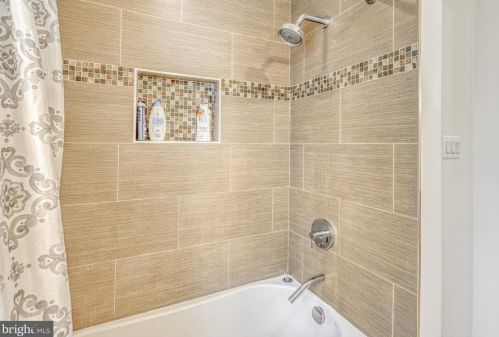 12125 Darnley Rd, Woodbridge VA  22192-6615 exterior