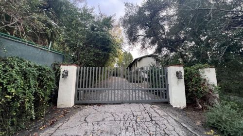 4620 Encino Ave, Van Nuys CA  91316-3844 exterior