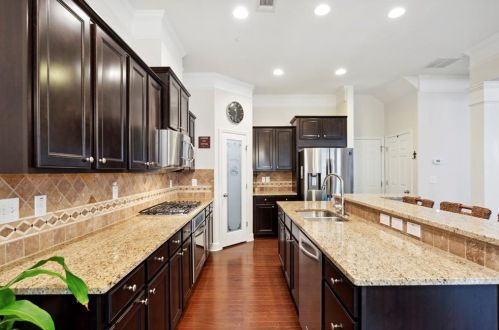 5568 High Point Rd, Atlanta GA  30342-5039 exterior