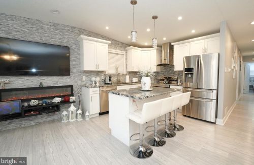 2126 Hartel Ave, Philadelphia, PA 19152-3707