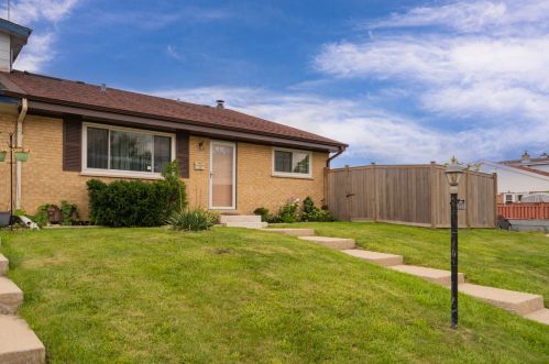 9013 Sherry Ln, Des Plaines, IL 60016-3923