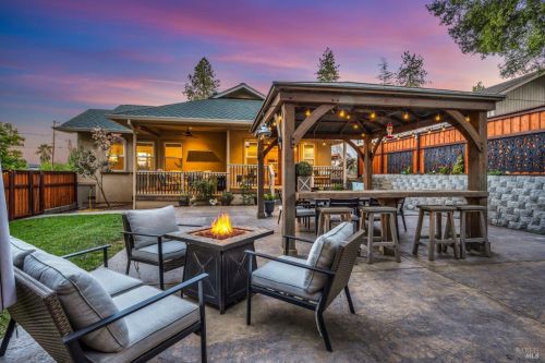 16745 Hawks Hill Rd, Middletown, CA 95467-8034