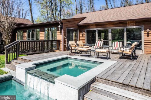 15 Teak Ln, Princeton NJ 08540-4724 exterior