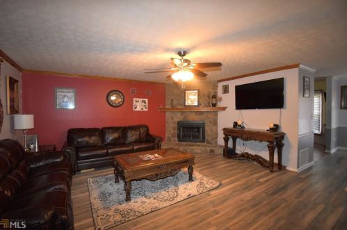 135 Bennington Dr, Stockbridge GA  30281-4098 exterior