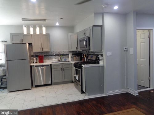 6306 10th St, Philadelphia PA 19133-1511 exterior