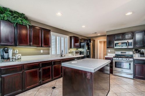 2121 Chateau Ct, Chula Vista CA  91913-3161 exterior