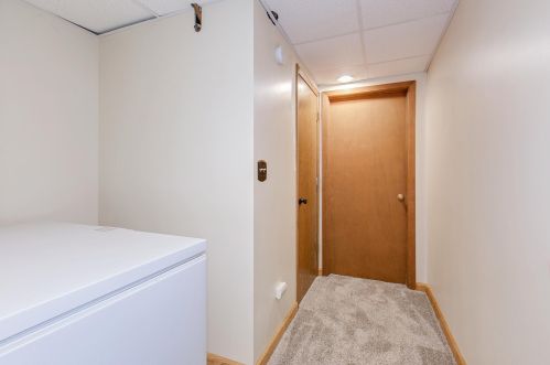 1033 Carlton Dr, Saint Paul MN  55126-8127 exterior