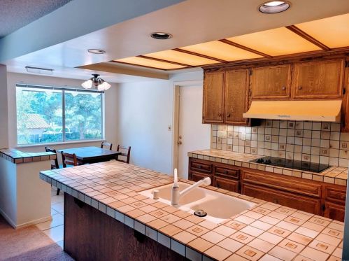 11236 Horizon Hills Dr, El Cajon, CA 92020-8231