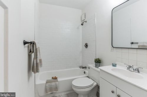 502 22nd St, Philadelphia PA 19146-1247 exterior