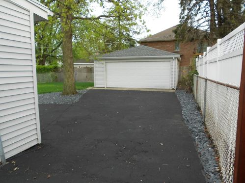 1883 Bennett Pl, Des Plaines, IL 60018-2225