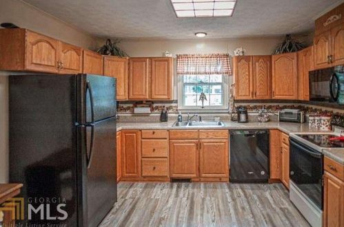 324 Stapler Dr, Nicholson, GA 30565-2020