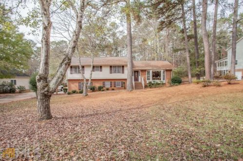 135 Camp Ln, Carrollton, GA 30117-8240