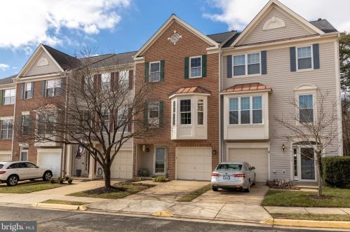 6384 Dakine Cir, Springfield, VA 22150-1196