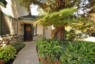 640 Rock Creek Ln, Fresno, CA 93730-1217