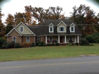 758 12th St, Chickamauga, GA 30707-1643