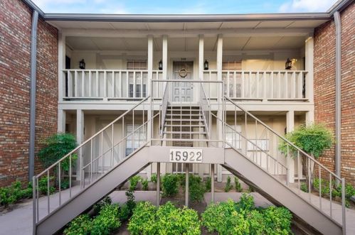 15922 Club Crest Dr, Dallas TX  75248-3537 exterior