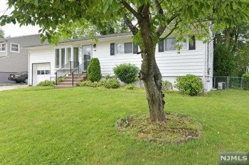 15 Sycamore Rd, Dumont, NJ 07628-1023