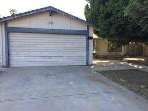1627 Crenshaw St, Visalia, CA 93277-3885