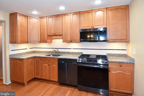 5640 Kirkham Ct, Springfield VA  22151-1709 exterior
