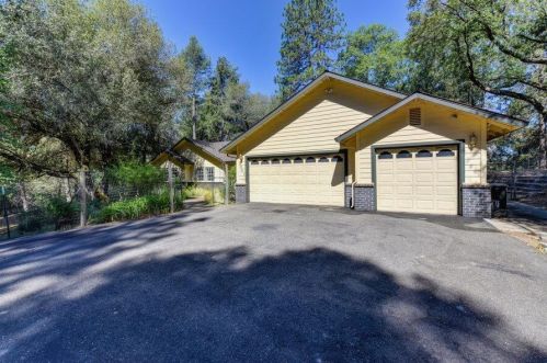 5001 Knottingham Rd, Diamond Springs, CA 95619-9291