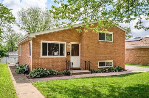 543 Addison Rd, Villa Park, IL 60181-1434