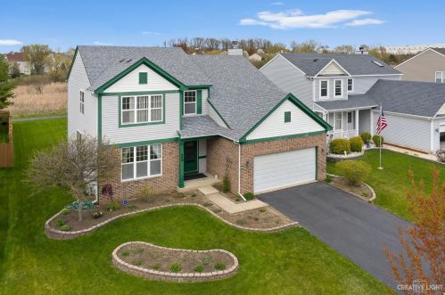 689 Stewart Ave, North Aurora, IL 60542-9125