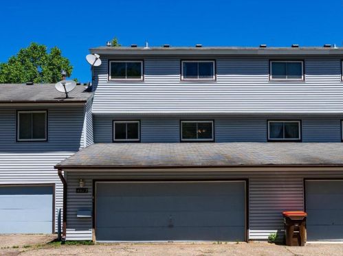 4817 Grenwich Way, Saint Paul MN  55128-2037 exterior