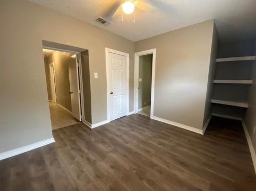 2923 Azle Ave, Fort Worth TX  76106-4900 exterior