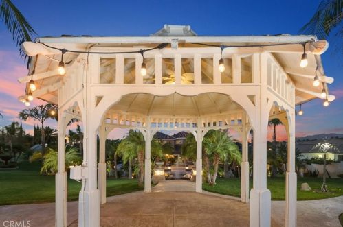 18003 Green Orchard Pl, Riverside CA  92508-8743 exterior