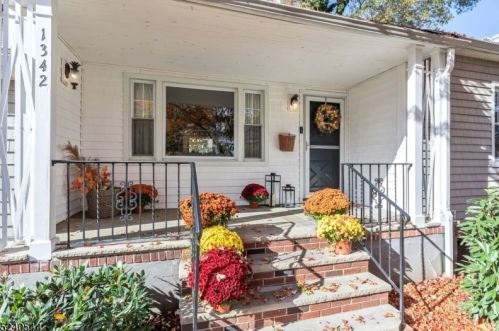 1342 Birch Hill Rd, Mountainside, NJ 07092-1844