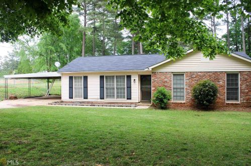 96 Clearwater Dr, Lagrange, GA 30241-1555