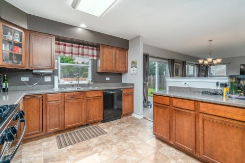 3724 Harms Rd, Joliet, IL 60435-9046