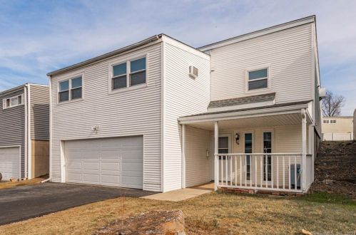6 Braeburn Ln, Middletown, CT 06457-1683