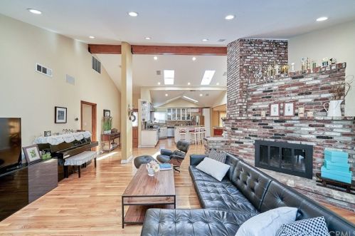 3004 Altura Ave, Glendale CA 91214-3602 exterior