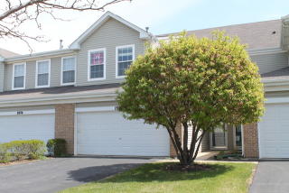 1976 Golden Gate Ln, Naperville, IL 60563-2338